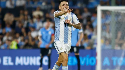 Thiago Almada celebra su gol ante Uruguay.