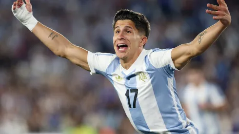 Giuliano Simeone celebra su gol ante Brasil.
