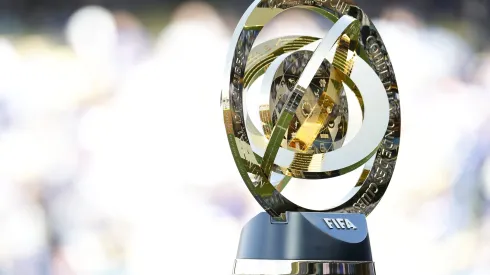 Este es el trofeo que se le dará al equipo campeón del Mundial de Clubes 2025. (Getty Images)