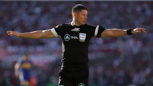Nicolás Ramírez fue el árbitro del Superclásico.