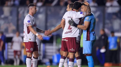 Los jugadores de Lanús, a puro festejo.