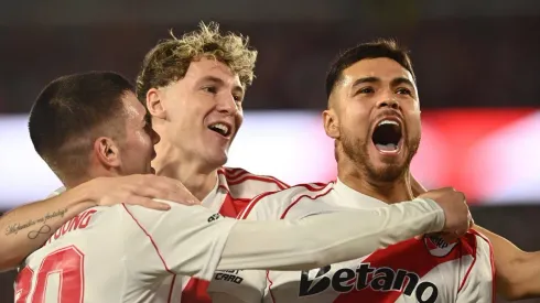 Paulo Díaz celebrando su tanto.