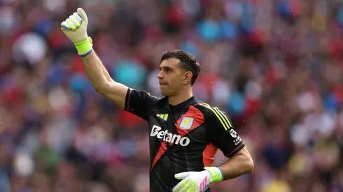 El club de la Premier League que busca a Dibu Martínez para la próxima temporada