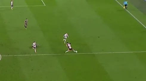 Por qué el VAR no cobró el lateral para Platense que cambió el partido frente a River