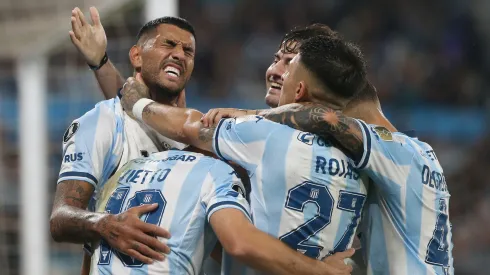 Los jugadores de Racing festejan el gol de Adrián Balboa en el 4-0 de La Academia ante Colo Colo.