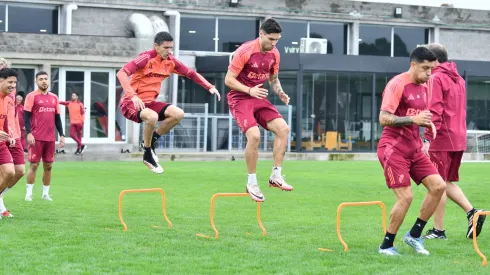 Los jugadores de River entrenando en el River Camp.