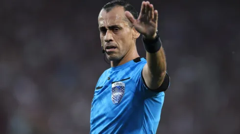 Juan Gabriel Benítez, árbitro de Argentina vs. Colombia.