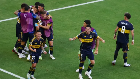 Los jugadores de Boca celebran el gol de Battaglia.