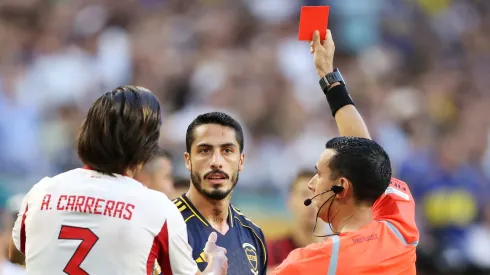 Figal fue expulsado ante Benfica.