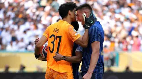 Bono celebrando su penal atajado ante Real Madrid.