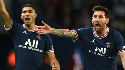 Lionel Messi junto a Hakimi en PSG.