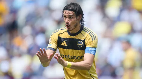 El regalo de Edinson Cavani a un jugador de Auckland City tras el empate de Boca