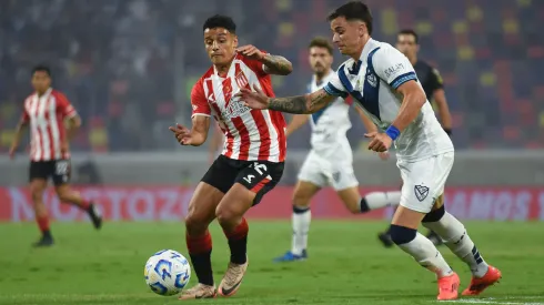 Tiago Palacios y Valentín Gómez, de Estudiantes y Vélez, en el Trofeo de Campeones 2024.