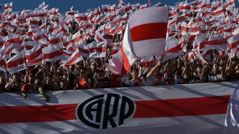 Los hinchas de River celebraron la salida de un defensor