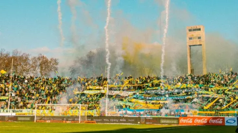 Los hinchas de Aldosivi en el Minella.