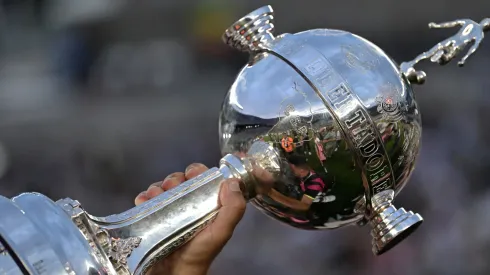 El trofeo de la Copa Libertadores de América.