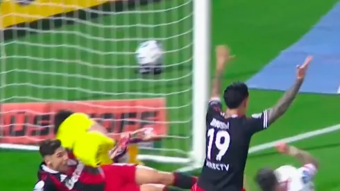 River reclamó un penal sobre Gonzalo Montiel.