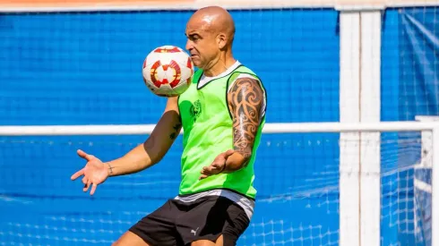 El Tanque Silva sumará un nuevo capítulo dentro de una cancha de fútbol.