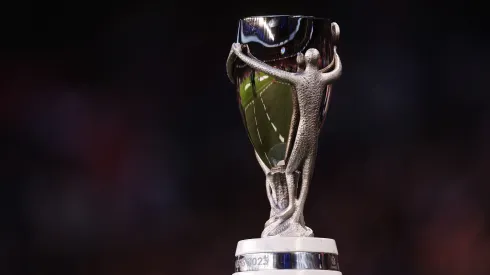 El trofeo de la Finalissima.