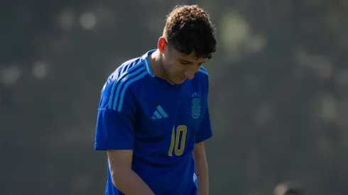 Es capitán, lleva la 10 y lo quiso el Inter: la joya de 16 años que River blindó con su primer contrato