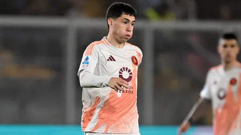 Matías Soulé con la camiseta de la Roma.