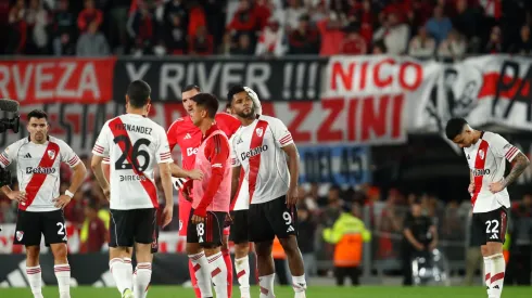 Los jugadores de River tras la derrota ante Gimnasia.