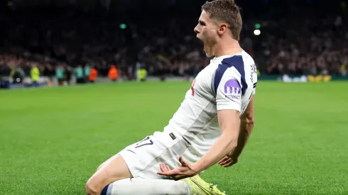 Micky van de Ven y un gol impresionante
