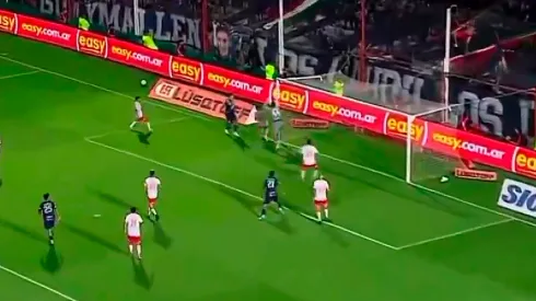 Álex Arce anotó el gol de Independiente Rivadavia.