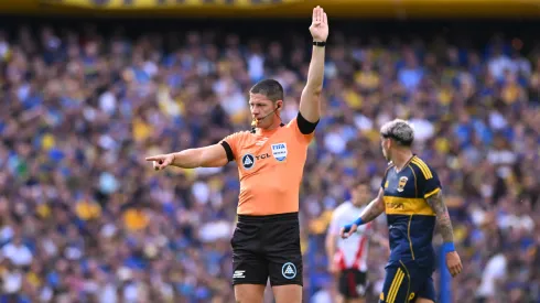 Nicolás Ramírez dirigiendo el Superclásico.