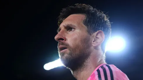 Lionel Messi sacudió al mundo del fútbol con un sutil coqueteo con Barcelona.