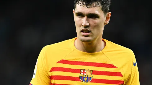 El defensor no sabe si seguirá en Barcelona