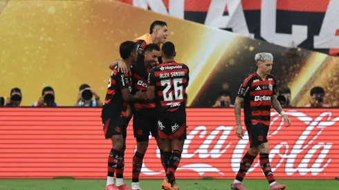 Danilo celebra su gol junto a sus compañeros.