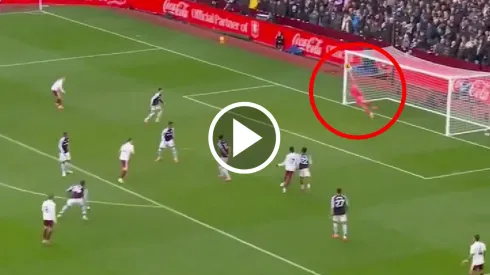 La impresionante atajada de Dibu Martínez ante Arsenal