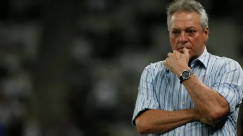 Técnico e elenco não falam a mesma língua e Cruzeiro continua na degola