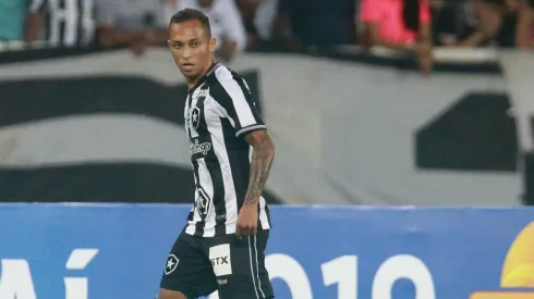 Botafogo decide futuro de Lucas Campos para 2020