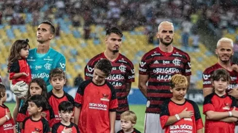 Tentando suprir carência na defesa, Atlético faz contato por jogador reserva do Flamengo