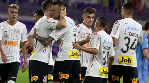 Torcida do Corinthians protesta contra jogador "prestigiado"