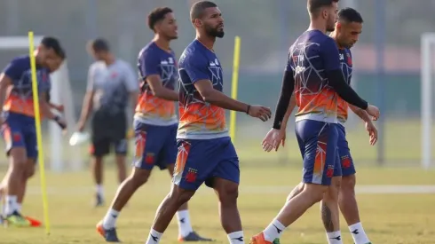 Jogadores do Vasco trocam agressões em treino