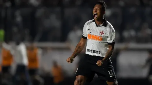 Vasco aposta em força total com retorno de Guarín contra o Goiás