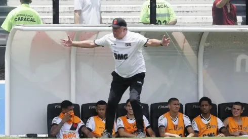 Após saída de Abel, Zé Ricardo e Ricardo Gomes podem assumir o Vasco
