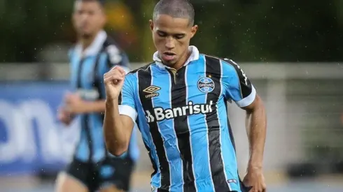 Pupilo de Portaluppi, Lucas Araújo confirma sondagens para sair do Grêmio