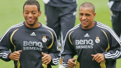 Marcelo e Roberto Carlos, durante treino do Real Madrid em 2007.
