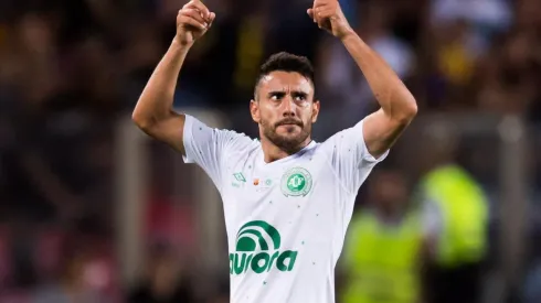 Alan Ruschel fala sobre exterior, mas quer ficar na Chape por honra