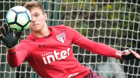 Lucas Perri deve acirrar "rivalidade" com Volpi no São Paulo