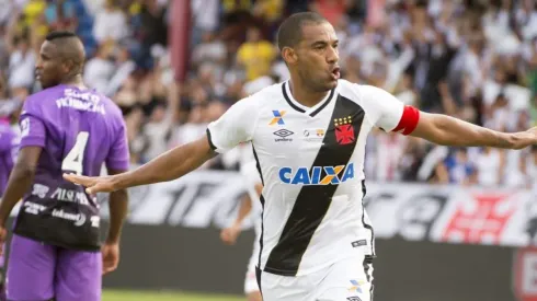 Ex-Vasco, Rodrigo cutuca Fred após anúncio de retorno ao Fluminense