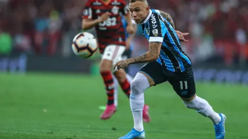 Rumores sobre proposta do PSG por Everton pegam Grêmio e Napoli de surpresa