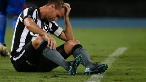 Carli lamenta tratamento após dispensa do Botafogo: "Não me deram opção"