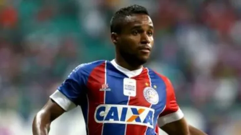 Élber se posiciona sobre renovação com o Bahia