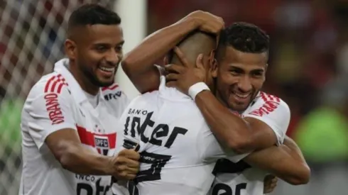 São Paulo define estratégia para prorrogar contrato de atacante