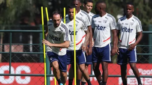 Defensor do São Paulo entra na mira do Botafogo